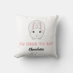 Coussin Lapin de Pâques attendant de manger des chocolats