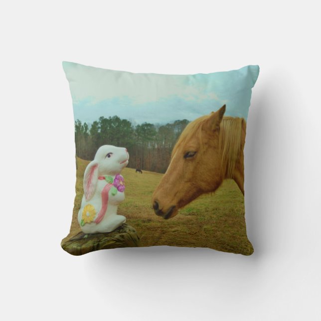 Coussin Lapin de Pâques au cheval blond & fleurs printaniè (Recto)