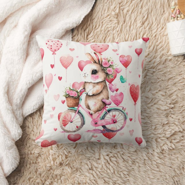 Coussin Lapin joyeux et romantique lapin sur vélo (Couverture)