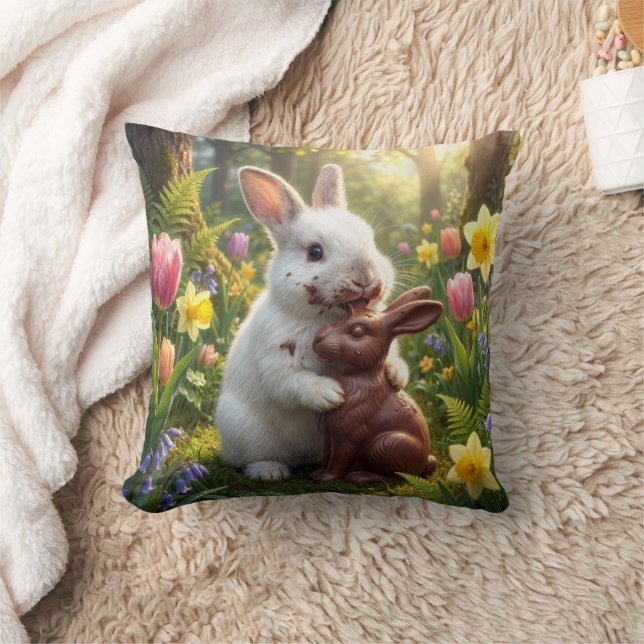 Coussin Lapin léchant un lapin de Pâques en chocolat (Couverture)