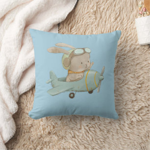 Coussin lapin mignon dans le casque pilote