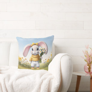 Coussin Lapin tenant un bouquet de marguerites blanches