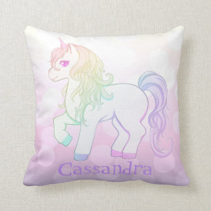 Coussin L'arc-en-ciel mignon de kawaii a coloré le poney