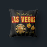 Coussin Las Vegas Lights Mr. & Mme Newlyweds | noir<br><div class="desc">Élégant, glam jetez oreiller caractéristiques Las Vegas dans les lumières, des dés roulants, puce de casino personnalisable - parfait souvenir souvenir cadeau pour le nouveau Mr. & Mme Utilisez le bouton PERSONNALISER IT pour personnaliser avec votre propre texte. Invitations assorties et autres produits disponibles. Pour toute question ou demande, envoyez...</div>