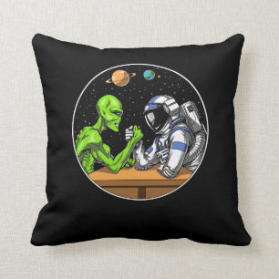 Coussin L'astronaute spatiale Alien lutte contre le bras d