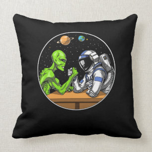 Coussin L'astronaute spatiale Alien lutte contre le bras d