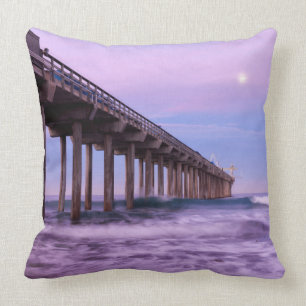 Coussin L'aube violette au-dessus de la jetée, Californie