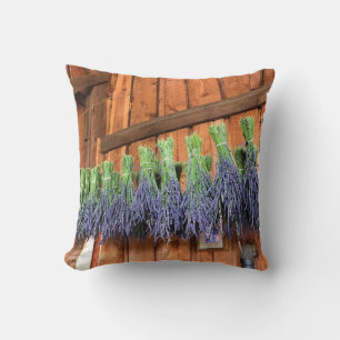 Coussin Lavande pendue dans une grange