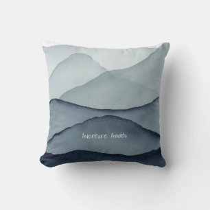 Coussin L'aventure attend la montagne aquarelle