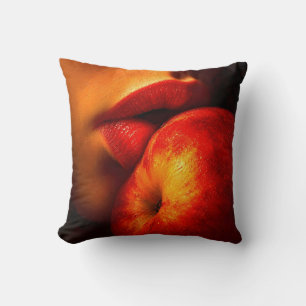 Coussin Le Baiser de Nectarine – Un Portrait Intime