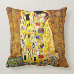 Coussin Le baiser, tableau de Gustav Klimt<br><div class="desc">Peinture de Gustav Klimt,  The Kiss,  lancer l'oreiller. VIRGINIA5050,  produits et cadeaux personnalisés à www.zazzle.com/virginia5050*,  PAUL KLEE CADEAU SHOP à www.zazzle.com/paulkleegiftshop*,  INTERNATIONAL GIFTS à zazzle.com/InternationalGifts.</div>