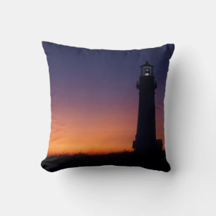 Coussin Le ballon solaire descend sur l'horizon coloré