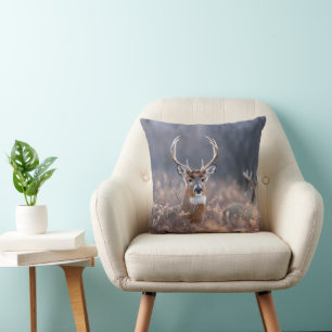 Coussin Le Cerf De Virginie Dans Le Champ De Saison Automn