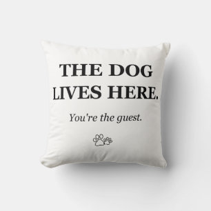 Coussin Le chien vit ici Vous êtes l'invité Chien drôle La