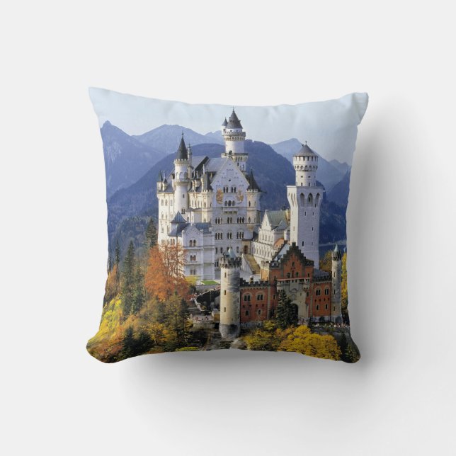 Coussin Le fantaisiste Neuschwanstein est l'un des trois (Recto)