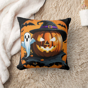 Coussin Le fantôme d'Halloween flotte à côté d'un citrouil