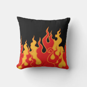 Coussin Le feu. Langues flammes sur un arrière - plan noir