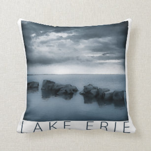 Coussin Le lac Érié - nuages et roches