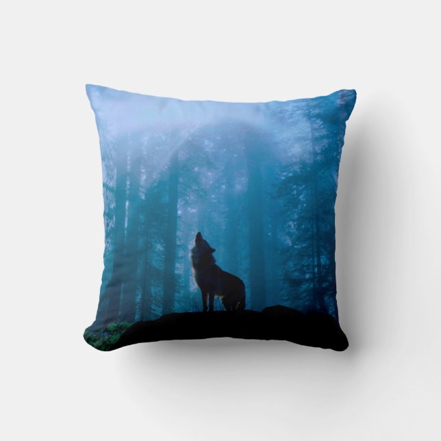 Coussin Le loup hurlant dans la nature (Recto)