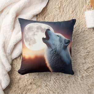 Coussin Le majestueux loup hurling à Moon.