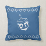 Coussin le med BLEU et BLANC, les DREIDEL et les ÉTOILES<br><div class="desc">l'ÉTOILE DE DAVID d'ÉQUILIBRE d'ÉTOILE DE DAVID bleue et blanche de coussin de Dreidel SOUTIENNENT DESSUS par le ~ SandyCloss~ de Sandy Closs de concepteur</div>