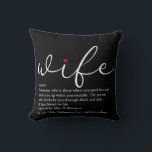 Coussin Le Noir et le Blanc<br><div class="desc">Personnalisez votre femme spéciale pour créer un cadeau unique pour les anniversaires,  anniversaires,  mariages,  Noël ou n'importe quel jour que vous voulez montrer combien elle signifie pour vous. Une façon parfaite de lui montrer à quel point elle est extraordinaire chaque jour. Conçu par Thisisnotme©</div>