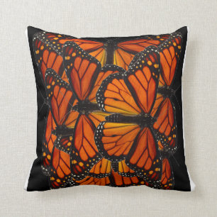 COUSSIN LE PAPILLON DE MONARQUE ORANGE S'ENVOLE L'ART