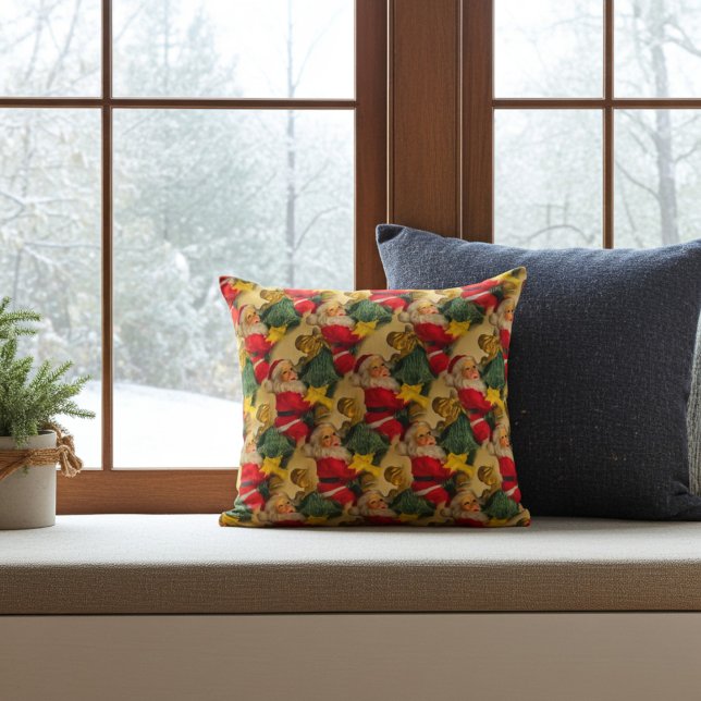 Coussin Le Père Noël sur l'arbre de Noël avec cloches et v (Hallway and Foyer Area Santa Greeting!)