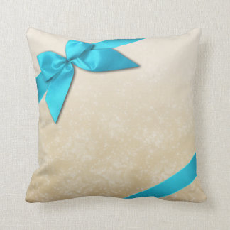 Coussin Le ruban de turquoise sur l'ivoire tient le