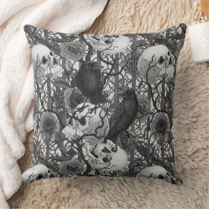 Coussin Le secret de Raven. Illustration gothique sombre e