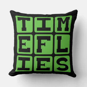 Coussin Le temps passe vite quand on s'amuse