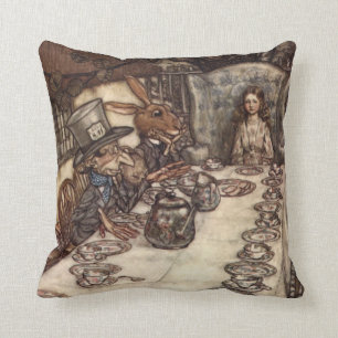 Coussin Le thé fou de chapelier par Arthur Rackham