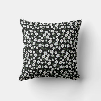 Coussin Lecteur de fleurs noires avec fleurs blanches