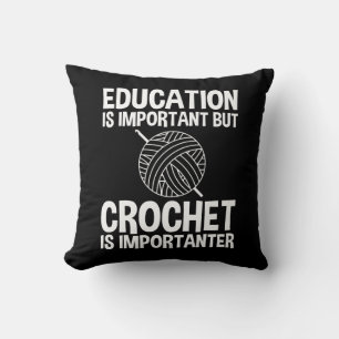 Coussin L'Éducation Est Importante, Mais Le Crochet Est Im