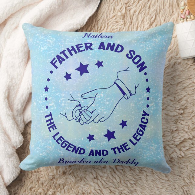 Coussin Légende et héritage personnalisés pour père et fil (Couverture)