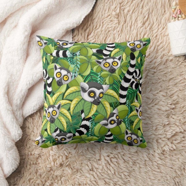 Coussin Lémuriens de Madagascar dans une jungle exotique (Couverture)