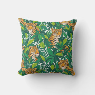 Coussin Léopards parmi une végétation tropicale luxuriante
