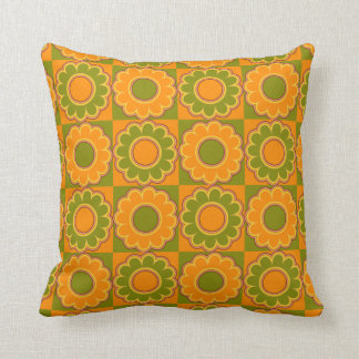 Coussin les années 1970 flower power orange et vert olive