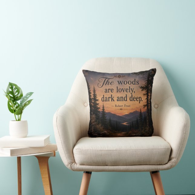 Coussin Les Bois Sont Un Charmant Soir Rustique en Forêt (Chaise)