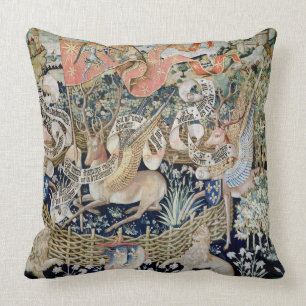 Coussin Les cerfs communs à ailes (tapisserie)