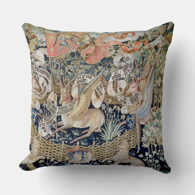Coussin Les cerfs communs à ailes (tapisserie) (Recto)
