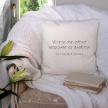 Coussin Les Mots Peuvent Donner De L'Énergie Ou Détruire L<br><div class="desc">Les mots peuvent donner du pouvoir ou détruire ! Unissons nos forces ! !</div>