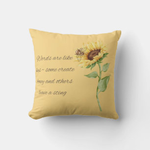 Coussin Les mots sont comme miel... tournesol et abeille.