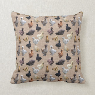 Coussin Les poulets de Silkie Bantam sur Burlap