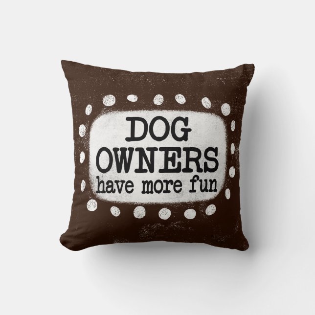 Coussin Les Propriétaires De Chiens Ont Plus D'Amusement J (Recto)