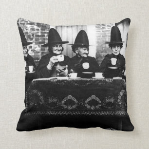 Coussin Les sorcières galloises - Tea Party Vintage