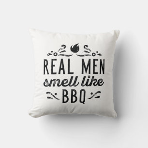 Coussin Les vrais hommes sentent comme le barbecue