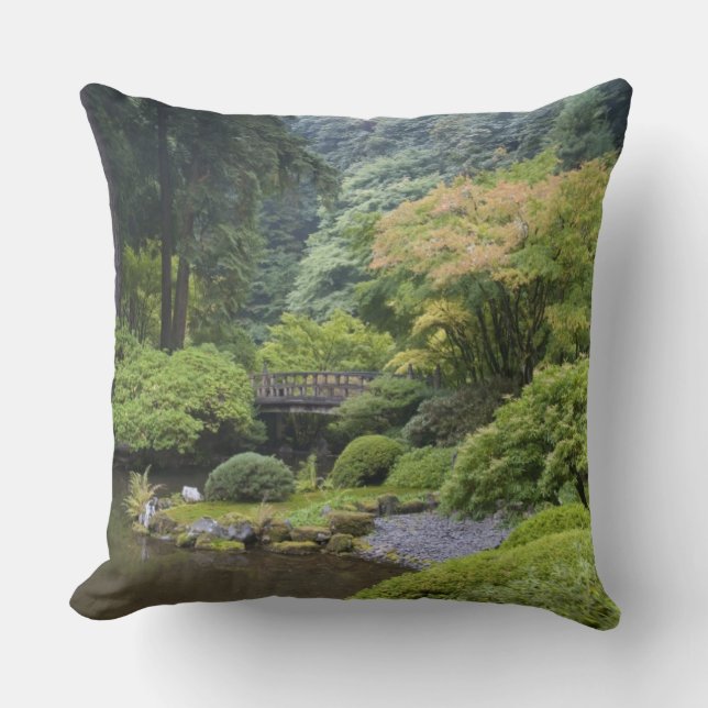 Coussin L'étang promenade avec pont de lune (Recto)