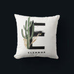 Coussin Lettre E Monogramme | Cactus tropicaux Personnalis<br><div class="desc">Coussin monogramme E de lettre personnalisable avec cactus aquarelle,  feuilles faux feuille d'or et accents de brosse d'aquarelle noire. Personnalisez ce coussin de monogramme tropical en ajoutant votre nom ou d'autres détails. Ce coussin monogrammé E boho lettre sera parfait comme cadeau. D'autres lettres sont disponibles.</div>