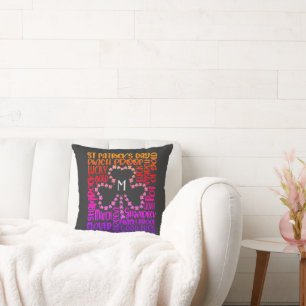 Coussin Lettre initiale en forme de feuille de trèfle pour